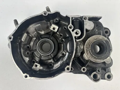 YAMAHA IT125 YZ100 YZ125 OEM LEFT SIDE CRANKCASE CRANK CASE ENGINE MOTOR