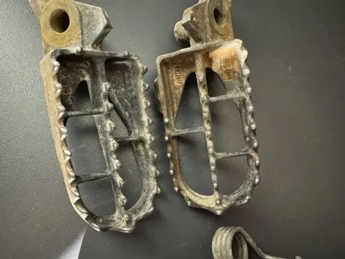 2007 SUZUKI RMZ250 LEFT RIGHT FOOT PEG PEGS RMZ 250 07 08 09