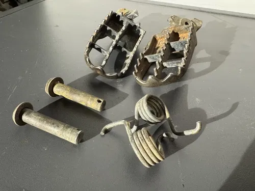 2007 SUZUKI RMZ250 LEFT RIGHT FOOT PEG PEGS RMZ 250 07 08 09