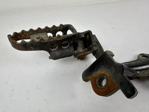 2006 - 2022 yamaha ttr50e FOOTREST PEGS MOUNT CRADLE