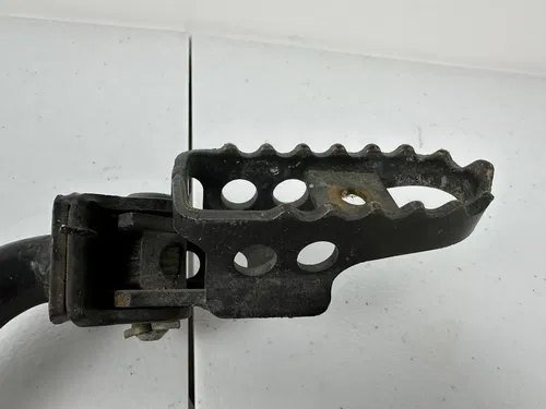 2006 - 2022 yamaha ttr50e FOOTREST PEGS MOUNT CRADLE