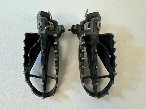 2002 - 2003 HONDA CR125R CR250R CRF450R LEFT RIGHT FOOT RESTS PEGS