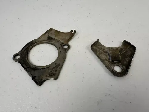 1980 YAMAHA IT125 CRANKCASE HOLDER RETAINERS
