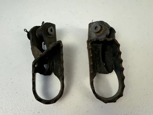 1993 - 1994 HONDA CR125R CR250R LEFT RIGHT FOOT RESTS PEGS