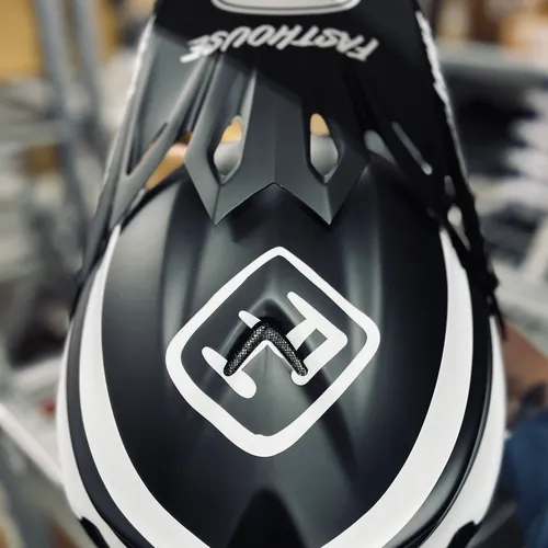 Bell Moto-9 Mips Helmets - Size XS