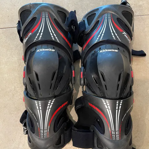 Alpinestars Fluid Carbon Knee Braces
