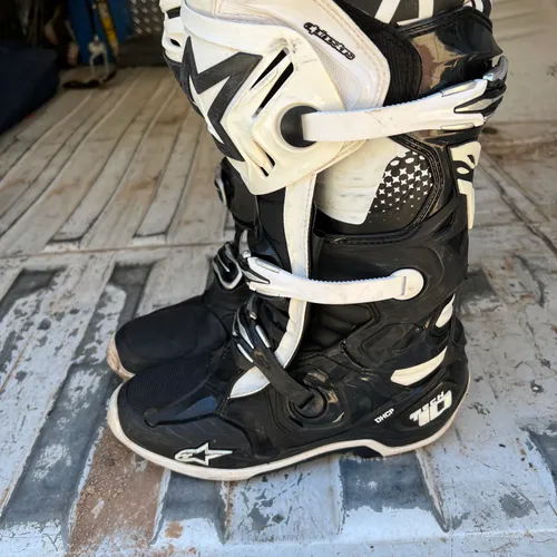 Alpinestars Tech 10 Black/White Boots - Size 9