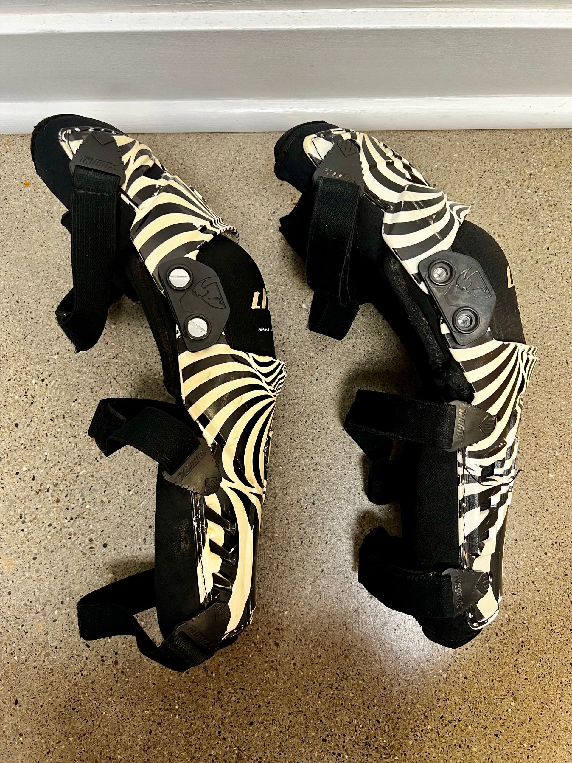 Thor Knee Guards Force Illusion S/M