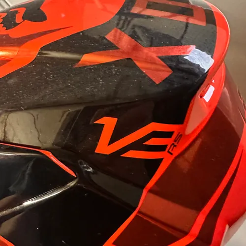 FOX RACING V3 RS MIRER FLO ORANGE HELMET. Size M.
