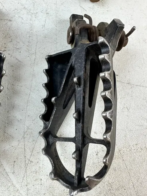 2007 Honda CRF450R Foot Pegs with Mounts Left & Right CRF 450 R