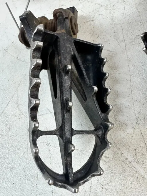 2007 Honda CRF450R Foot Pegs with Mounts Left & Right CRF 450 R