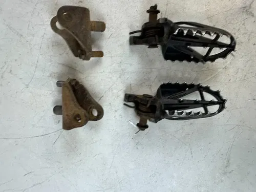 2007 Honda CRF450R Foot Pegs with Mounts Left & Right CRF 450 R