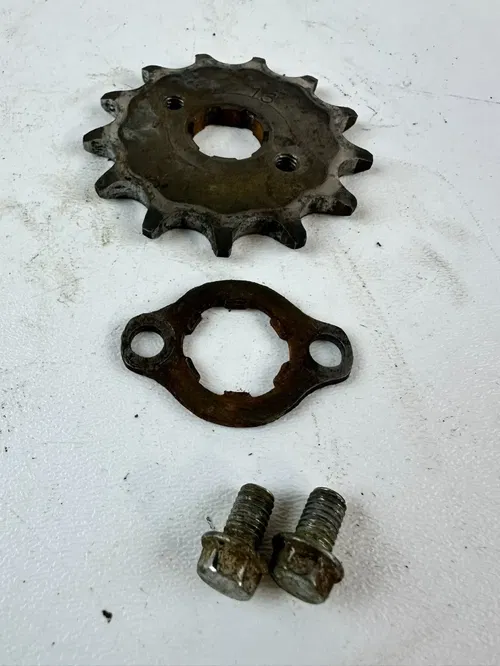 Honda 1984 XR200R 13T Main Drive Sprocket W/ Retainer & Bolts Nice!