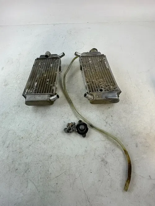 2008 Honda CRF 250R Radiator Set Pair Left & Right OEM stock w/cap No Leaks