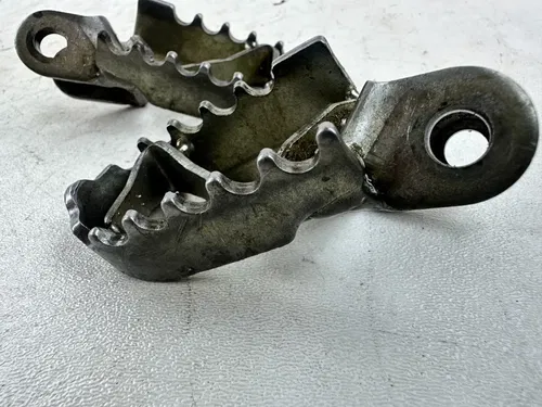 2001 Honda XR400R OEM Stock Foot Pegs NICE 96-04