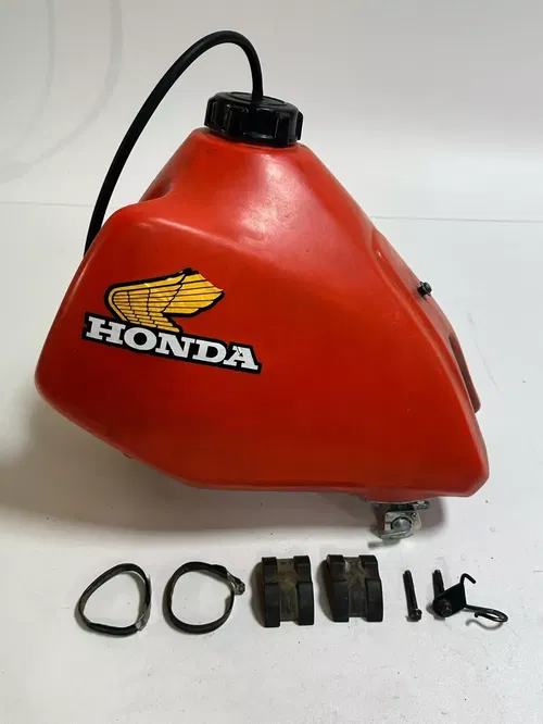 1984 Honda XR250R Gast Tank W/ Cushions Clips Hardware Petcock Cap COMPLETE! OEM