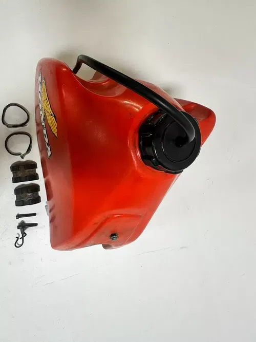 1984 Honda XR250R Gast Tank W/ Cushions Clips Hardware Petcock Cap COMPLETE! OEM