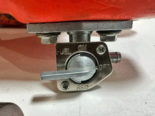 1984 Honda XR250R Gast Tank W/ Cushions Clips Hardware Petcock Cap COMPLETE! OEM