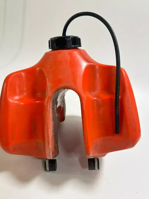 1984 Honda XR250R Gast Tank W/ Cushions Clips Hardware Petcock Cap COMPLETE! OEM