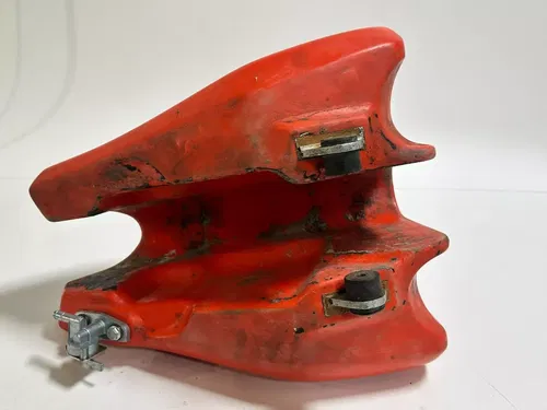 1984 Honda XR250R Gast Tank W/ Cushions Clips Hardware Petcock Cap COMPLETE! OEM
