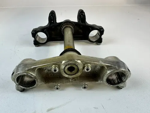 Honda 1984 XR200R Triple Tree Fork Clamp OEM Stock W/ Bar holder Clamp Nice!