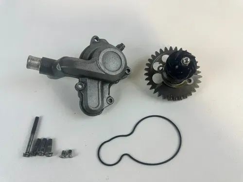 KTM 450SXF 2008 Water Pump W/ Cover & Gear Shaft 07-12 Tested