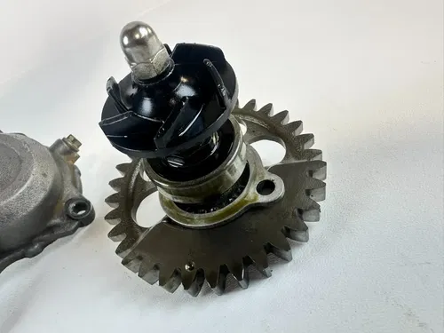 KTM 450SXF 2008 Water Pump W/ Cover & Gear Shaft 07-12 Tested