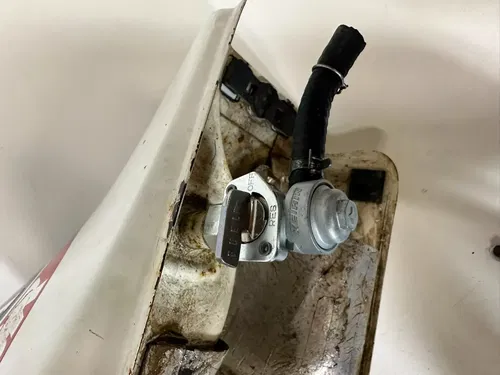 1986 Honda XL600L Gas Fuel Tank w/ Keihin Petcock shut off Valve