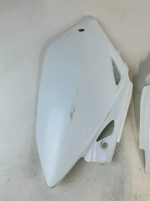 2007 Honda CRF450R Rear plastic side panels covers White UFO Italy CRF 450R