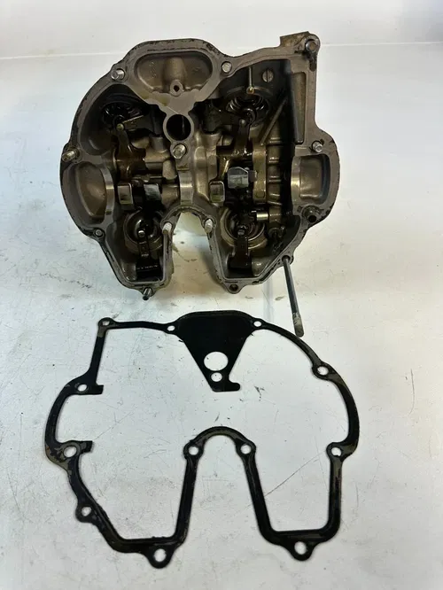 1988 Honda XR600R Cylinder Head Cover w/ valve rocker and Bolts  w/ gasket OEM