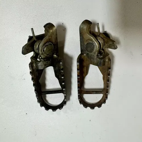 Honda CRF 250L 2017  Foot Pegs Peg Left & Right W/ Hardware OEM STOCK CRF250L