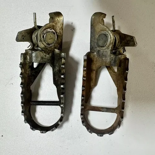 Honda CRF 250L 2017  Foot Pegs Peg Left & Right W/ Hardware OEM STOCK CRF250L