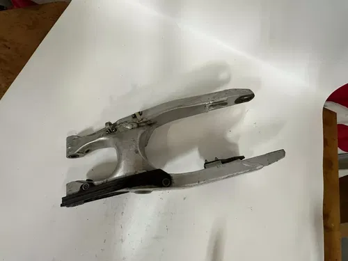 2002 Yamaha YZ250 Swingarm Swing Arm Rear End OEM Genuine Stock 2 Stroke