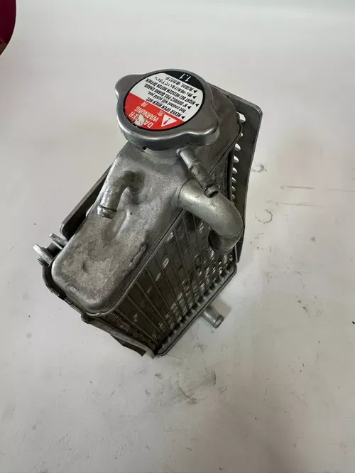 2004 Honda CRF450R Right Side Radiator & Devol Guard Fill Cap Side