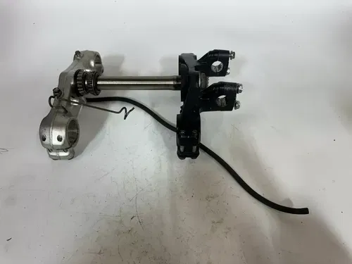 1986 Honda XL600R Triple Tree Clamp w/Bar Clamps Breather Hose & Cable Guide
