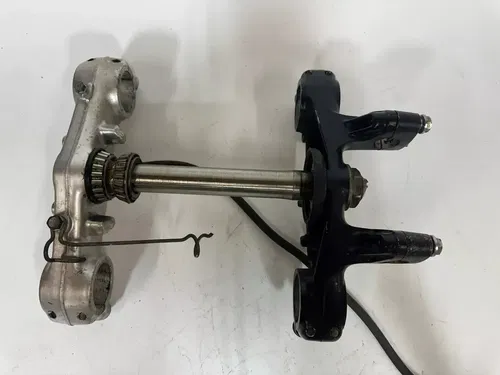 1986 Honda XL600R Triple Tree Clamp w/Bar Clamps Breather Hose & Cable Guide