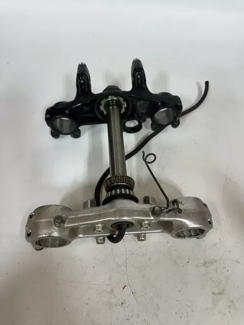 1986 Honda XL600R Triple Tree Clamp w/Bar Clamps Breather Hose & Cable Guide
