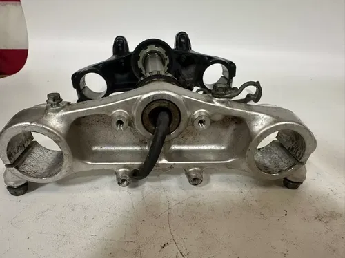 1986 Honda XL600R Triple Tree Clamp w/Bar Clamps Breather Hose & Cable Guide