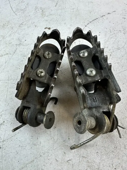 SUZUKI DRZ400SM 05-24 Foot Pegs with rubber bumpers set pair
