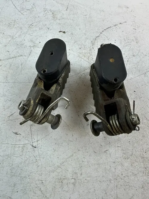 SUZUKI DRZ400SM 05-24 Foot Pegs with rubber bumpers set pair