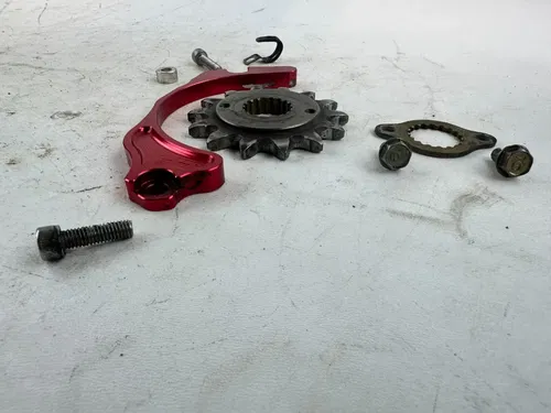 2001 Honda XR400R 279-520-14 Renthal Sprocket w/Red Aftermarket Guard Case Saver