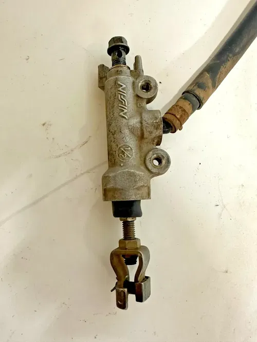 1997 HONDA XR400R STOCK NISSIN Rear Brake Master Cylinder Hose & Reservoir OEM