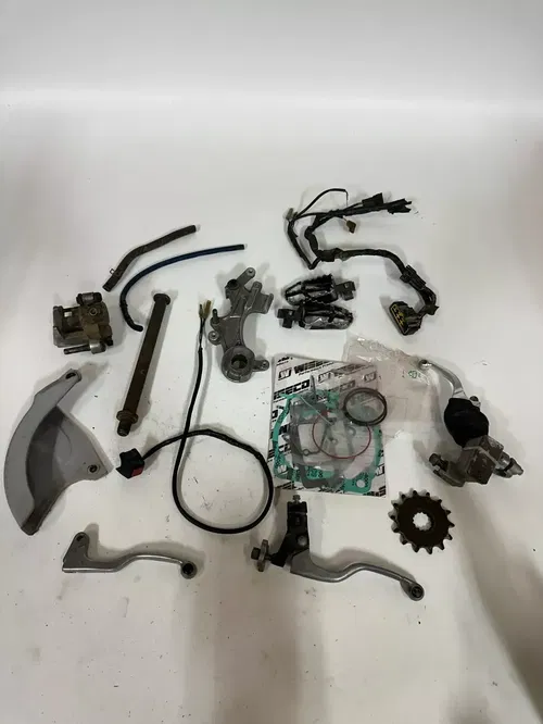 2002 Yamaha YZ250 MISC Brakes, Kil Switch Gear Lever Gear Caliper Pegs Harness