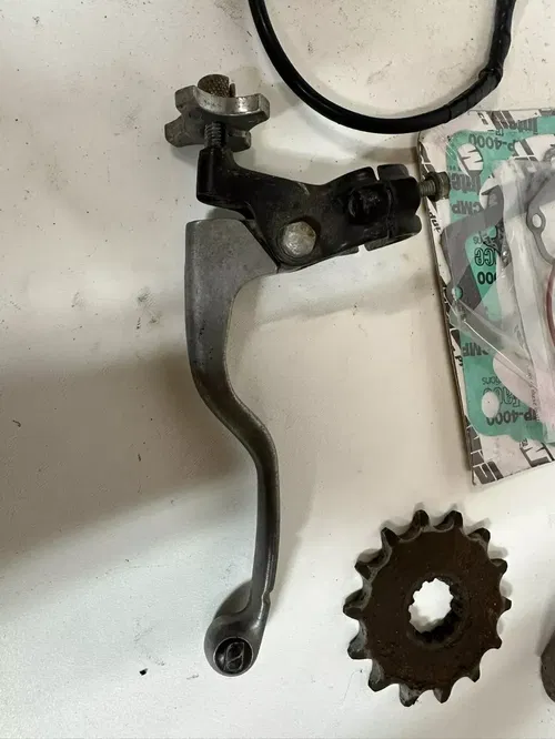 2002 Yamaha YZ250 MISC Brakes, Kil Switch Gear Lever Gear Caliper Pegs Harness