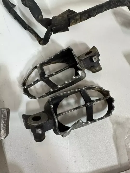 2002 Yamaha YZ250 MISC Brakes, Kil Switch Gear Lever Gear Caliper Pegs Harness