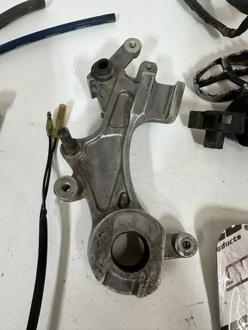 2002 Yamaha YZ250 MISC Brakes, Kil Switch Gear Lever Gear Caliper Pegs Harness