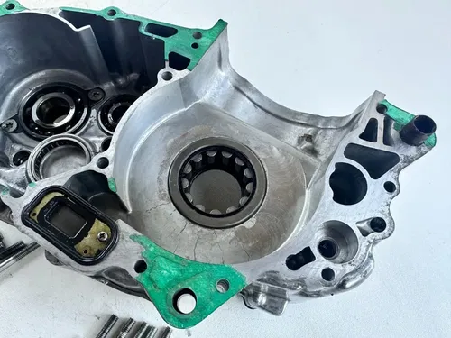 2006 Honda CRF450R Right Side Inner Crank Case Bottom End Engine With Bolts