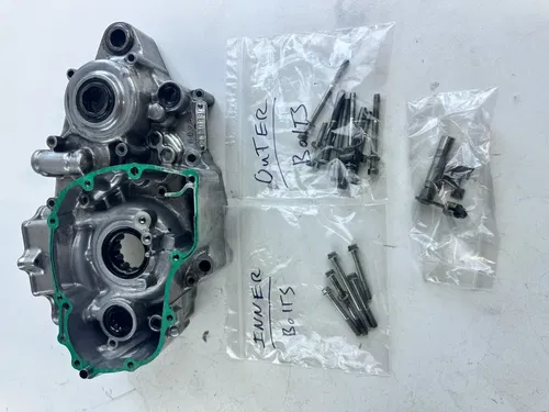 2006 Honda CRF450R Right Side Inner Crank Case Bottom End Engine With Bolts