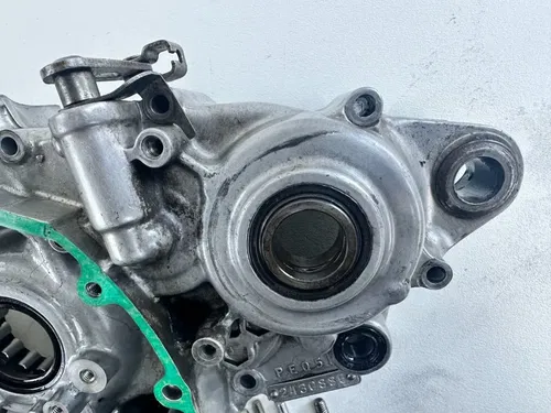 2006 Honda CRF450R Right Side Inner Crank Case Bottom End Engine With Bolts
