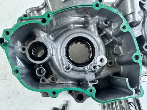 2006 Honda CRF450R Right Side Inner Crank Case Bottom End Engine With Bolts